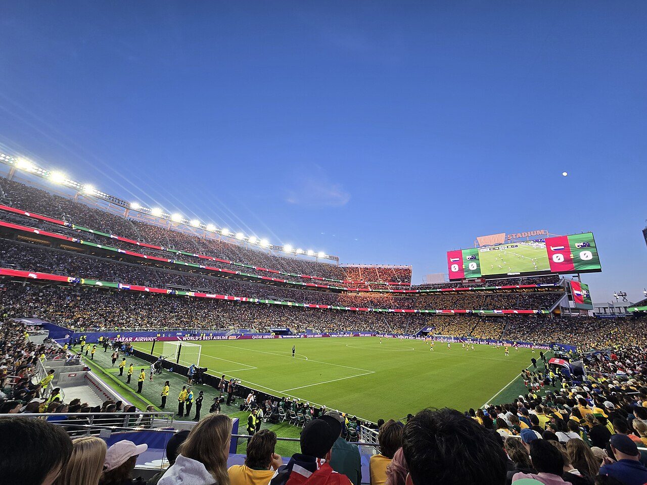 VAR 回放规则科普｜VAR 机制：哪些情况会回看、主裁场边复核与越位毫米争议如何处理 - 乐鱼官方网页版 观察